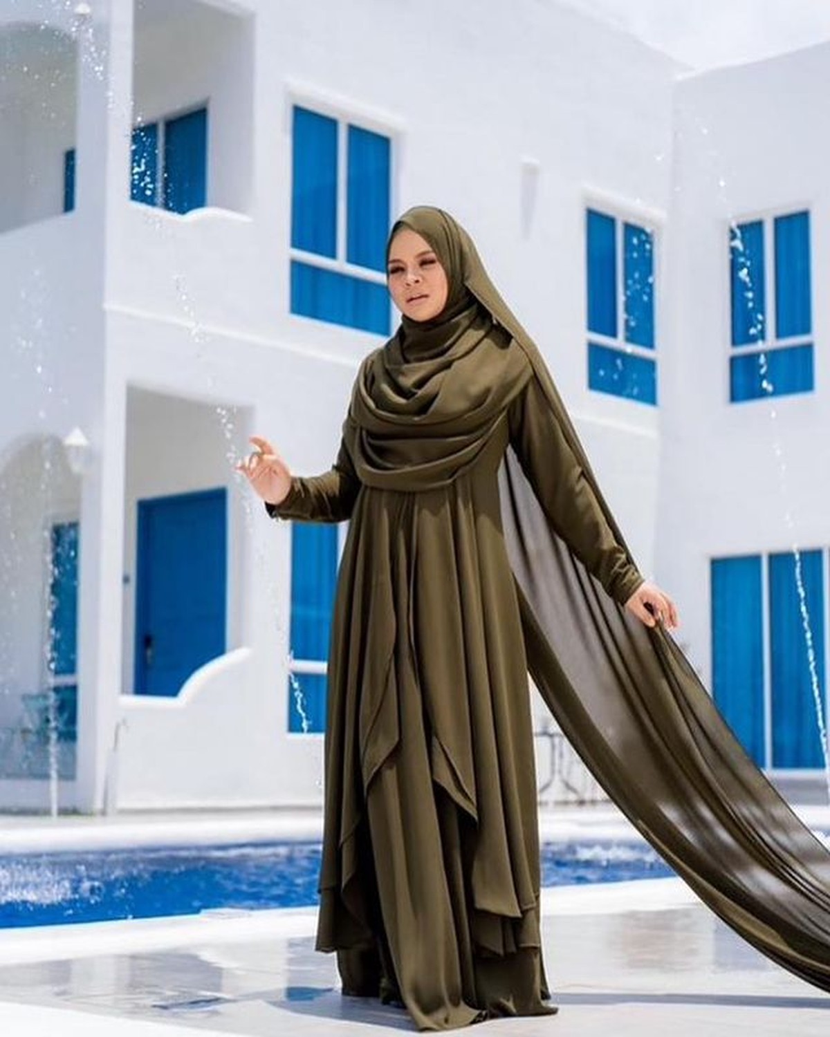 Kabar duka menghampiri dunia hiburan Malaysia&comma; penyanyi Siti Sarah meninggal dunia usai melahirkan dan terpapar Covid-19&period; Yuk lihat&excl;