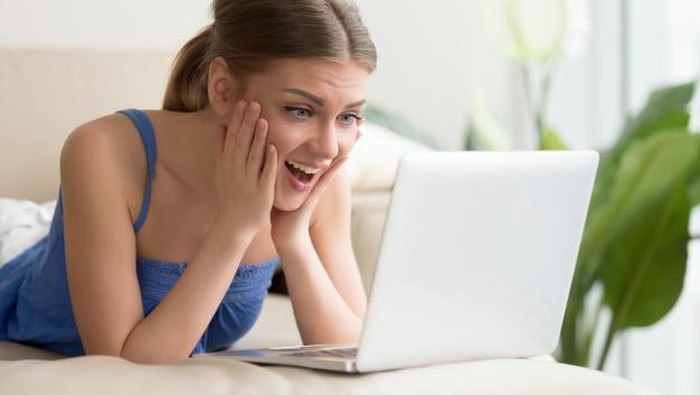 Nggak Sampai Bikin Stres, 5 Film Ini Cocok Bantu Kamu Belajar Bahasa Inggris Sampai Fasih