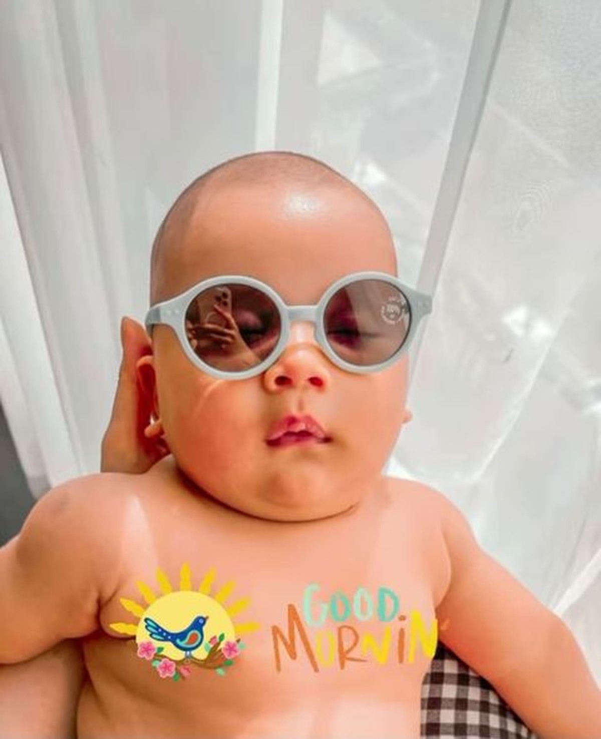 Gaya Baby Boss Ukkasya Pakai Kacamata Hitam