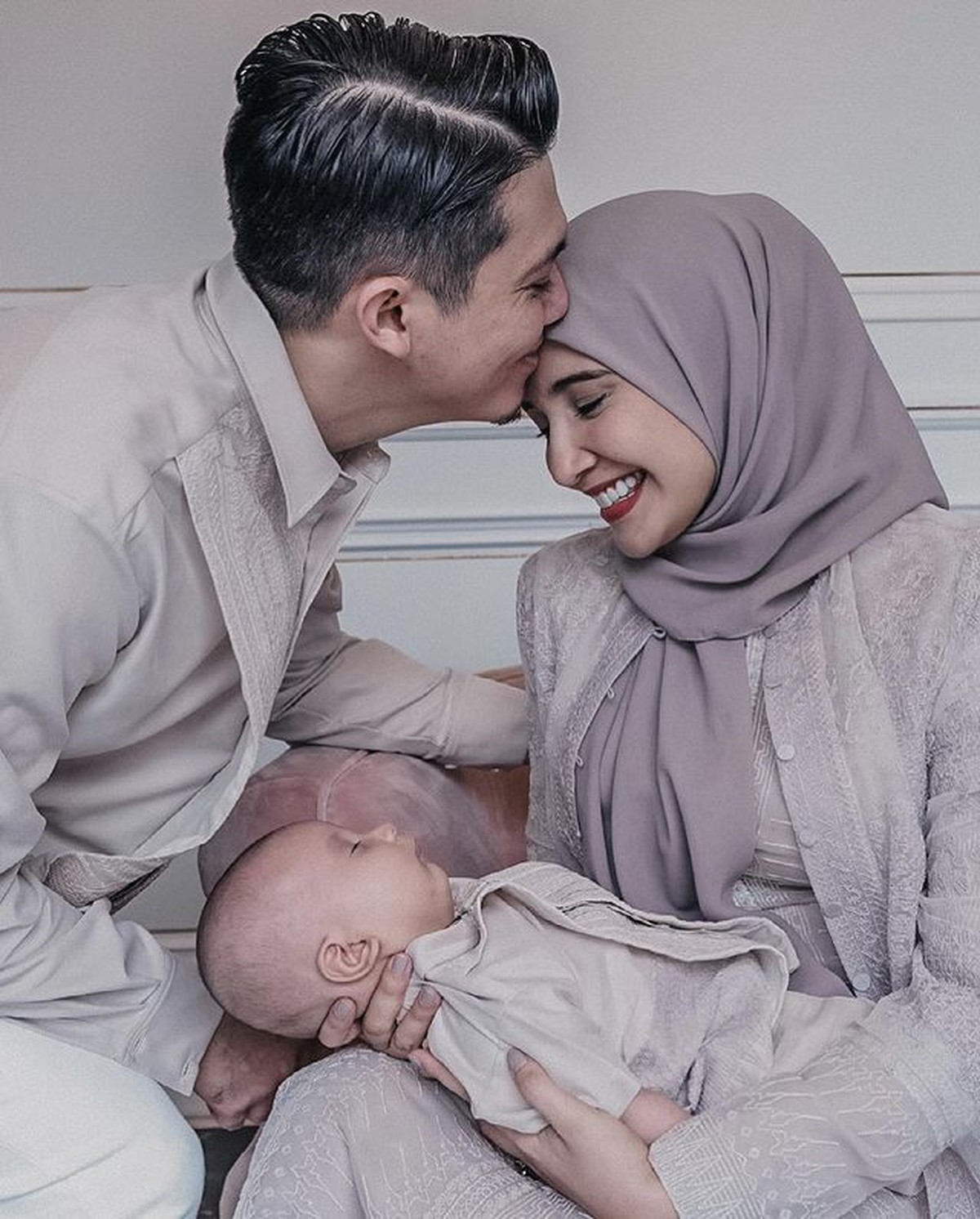 Gaya Baby Boss Ukkasya Pakai Kacamata Hitam