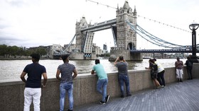 FOTO: Malafungsi Tower Bridge Buat Repot Warga London