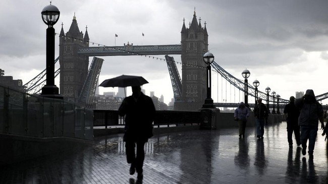 FOTO: Malafungsi Tower Bridge Buat Repot Warga London