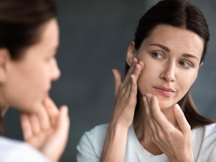 7 Tips Skincare untuk Bunda yang Punya Kulit Kering, Perhatikan Ini Bun!