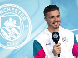 Jack Grealish Santai Dilabeli Pemain Termahal Liga Inggris