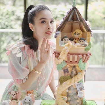 8 Potret Sandra Dewi Berkilauan Pakai Emas & Berlian yang Ludes Terjual Dilelang Kejagung