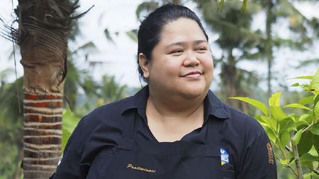 Seorang Chef dari Bali, Ida Ayu Pratiwisari Pidada baru-baru ini memperoleh gelar sebagai pemakan cokelat profesional. Apa tugasnya?