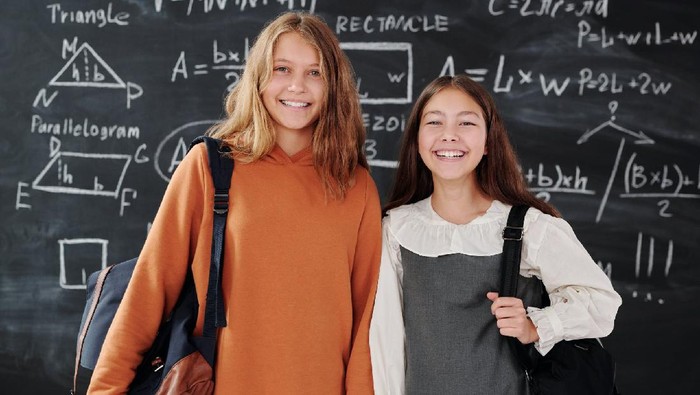 Mirip Tapi Beda! Inilah Perbedaan Percaya Diri dan Narsistik