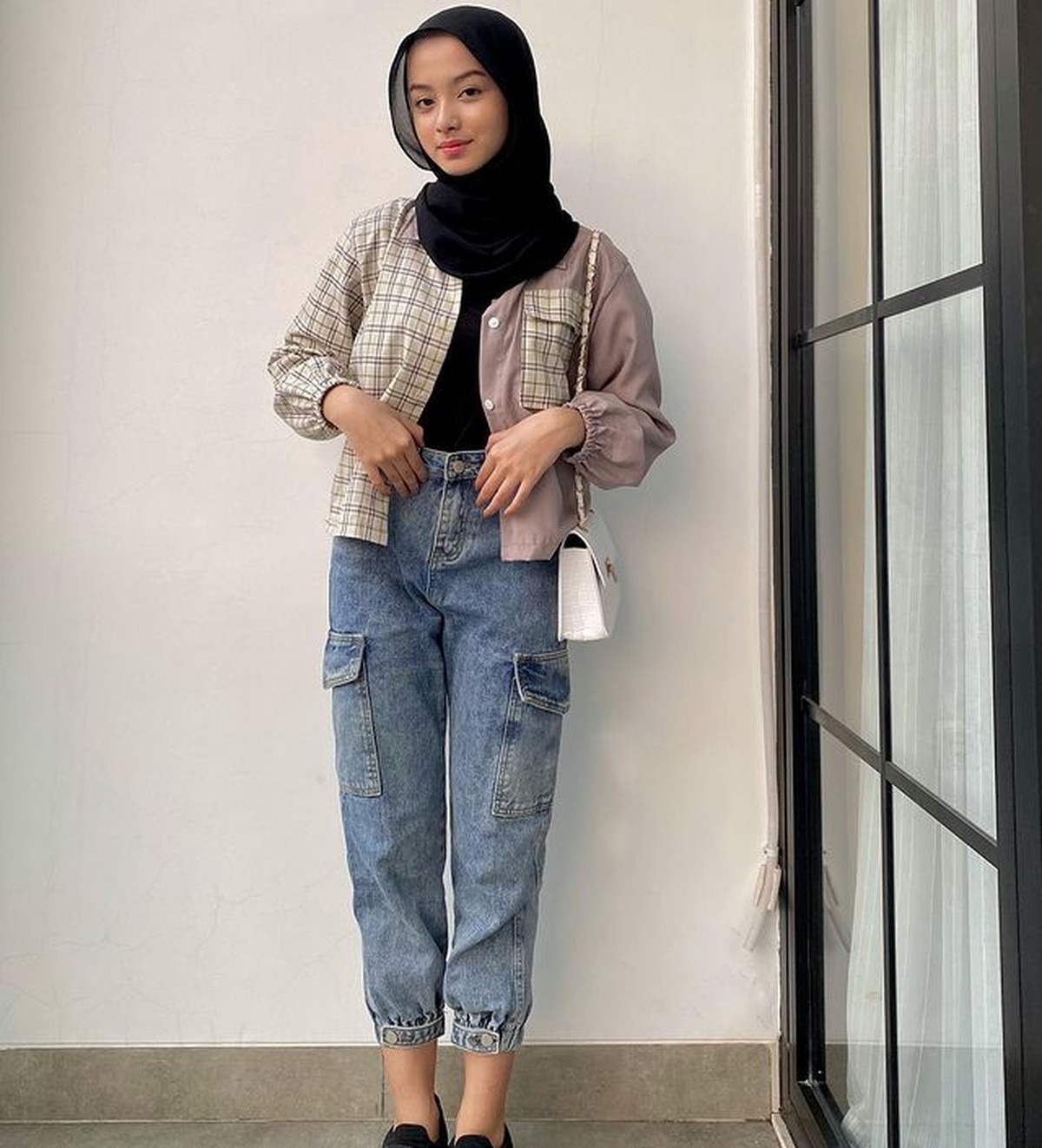 Adam Batubara putra Ucok Baba memiliki kekasih yang berparas cantik seorang selebgram&period; Yuk intip potretnya&excl;