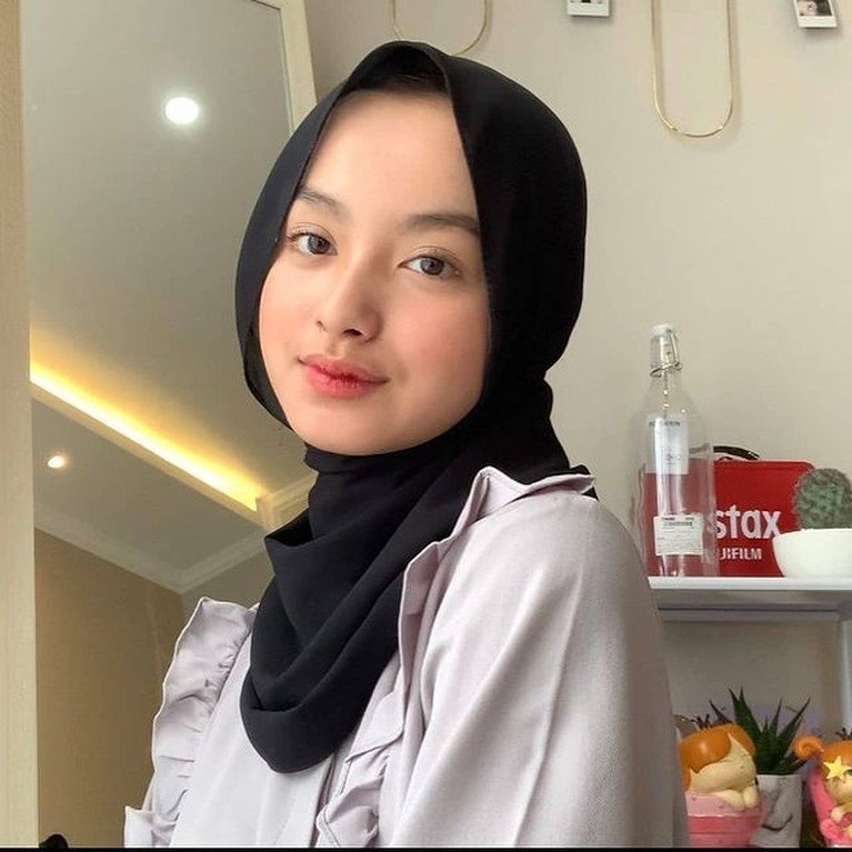 Pesona Nabila Putri Calon Mantu Ucok Baba Kekasih Adam Batubara Adam Batubara putra Ucok Baba memiliki kekasih yang berparas cantik seorang selebgram. Yuk intip potretnya!