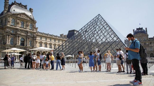 Dengan 8,7 juta pengunjung tahun lalu, Museum Louvre di Paris adalah rumah bagi karya seni hebat seperti Mona Lisa karya Leonardo da Vinci dan Venus de Milo.
