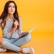 Punya Hobi Menulis? 5 Jurusan Kuliah Ini Cocok Buat Kamu Pilih!