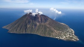 Selandia Baru Waspada usai Gunung Berapi Bawah Danau Aktif Lagi