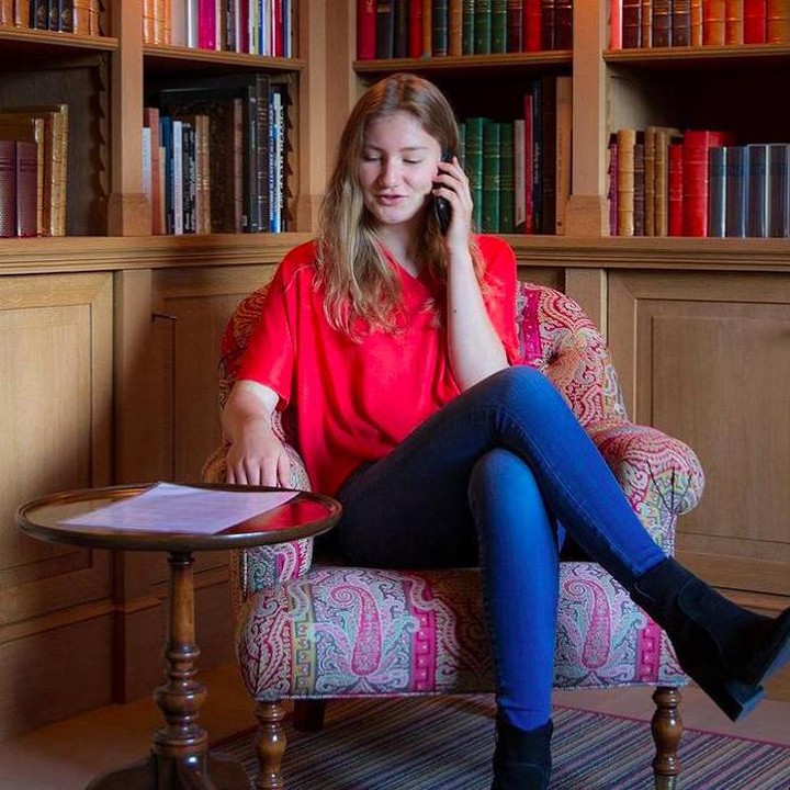<p>Sebagai anak sulung, Putri Elisabeth adalah yang pertama dalam garis suksesi takhta. Sejak 21 Juli 2013, Elisabeth telah menyandang gelar Duchess of Brabant, gelar itu diperuntukkan bagi pewaris. (Foto: Instagram @belgianroyalpalace)</p>