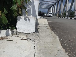 Proyek Miliaran yang Kacau Balau di Aceh, Jembatan Retak-Masjid Bocor