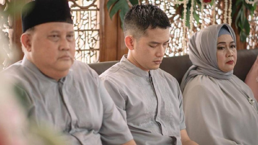 REZKY ADITYA REZKY ADITYA