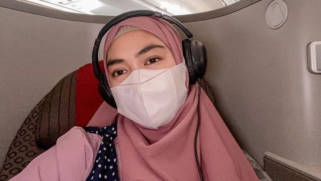 Ria Ricis terjatuh dari kuda ketika sedang berlatih. Sang kakak menyebut kecelakaan tersebut terjadi cukup ekstrem.