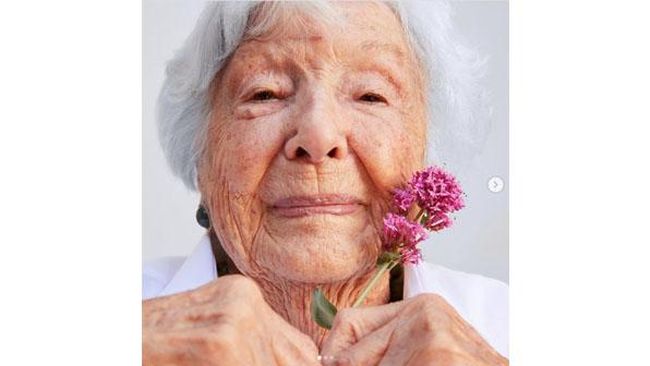 Seorang nenek asal AS, Helene Simone membuat debut sebagai model skincare di usia 99 tahun. Bagaimana ceritanya?