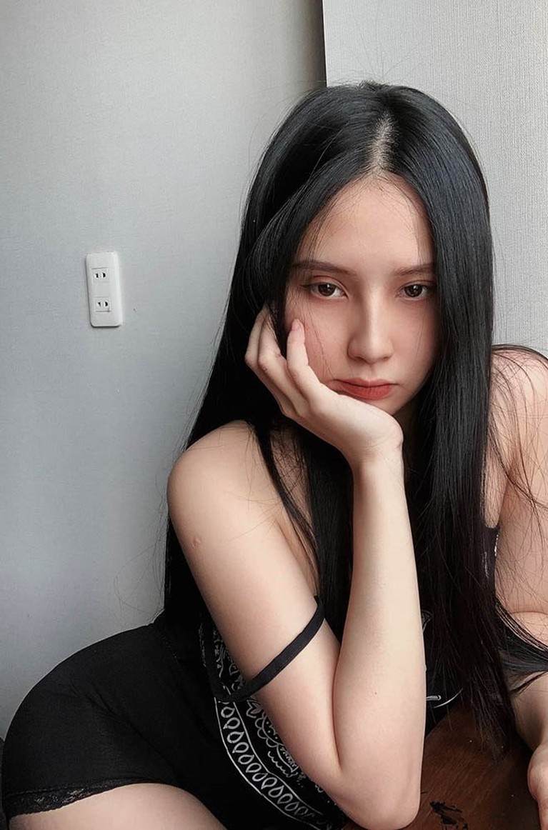 Sosok Thien An Model Cantik yang Dselingkuhi Saat Hamil Oleh Penyanyi Terkenal Viral unggahan yang ditulis oleh Thien An model cantik asal Vietnam yang ngaku diselingkuhi oleh penyanyi terkenal. Tengok sosoknya!
