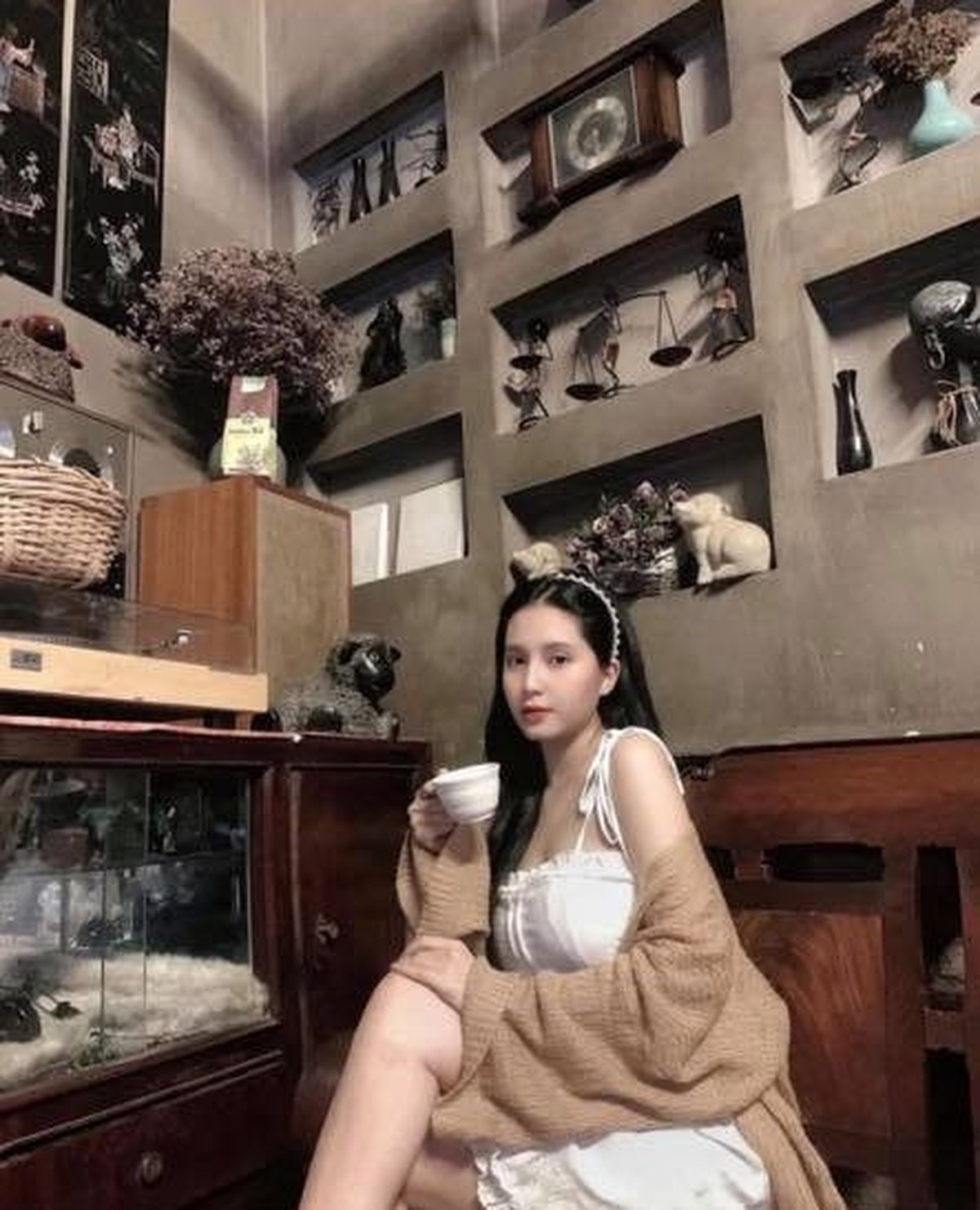 Viral unggahan yang ditulis oleh Thien An model cantik asal Vietnam yang ngaku diselingkuhi oleh penyanyi terkenal&period; Tengok sosoknya&excl;