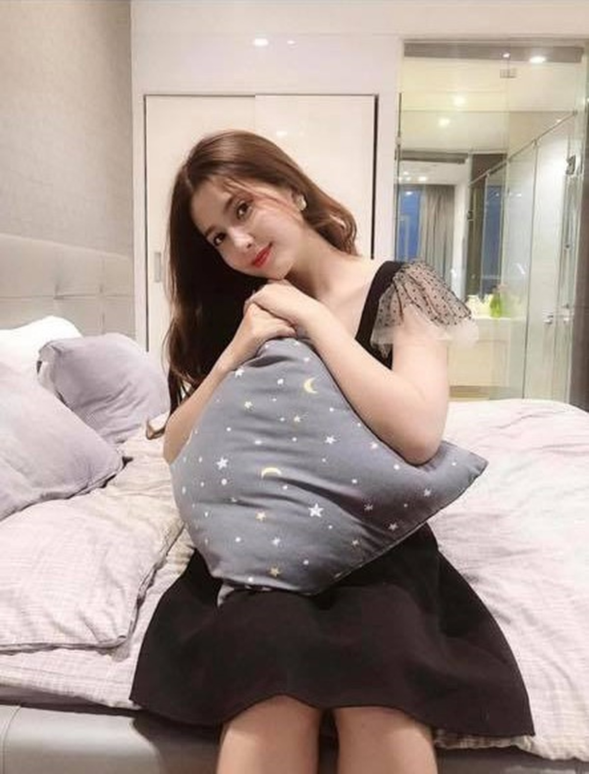 Viral unggahan yang ditulis oleh Thien An model cantik asal Vietnam yang ngaku diselingkuhi oleh penyanyi terkenal&period; Tengok sosoknya&excl;