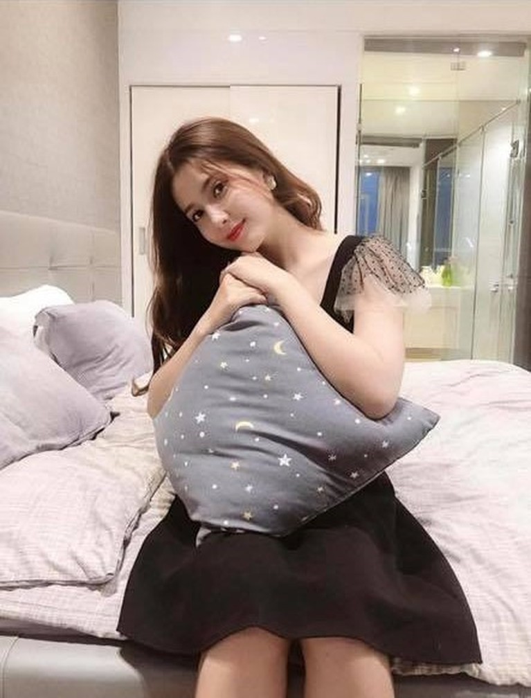 Viral unggahan yang ditulis oleh Thien An model cantik asal Vietnam yang ngaku diselingkuhi oleh penyanyi terkenal. Tengok sosoknya!
