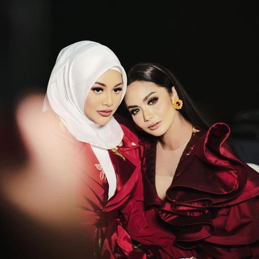 Bertema Merah Putih, Intip Potret Kompak KD & Aurel yang Cantik Menawan