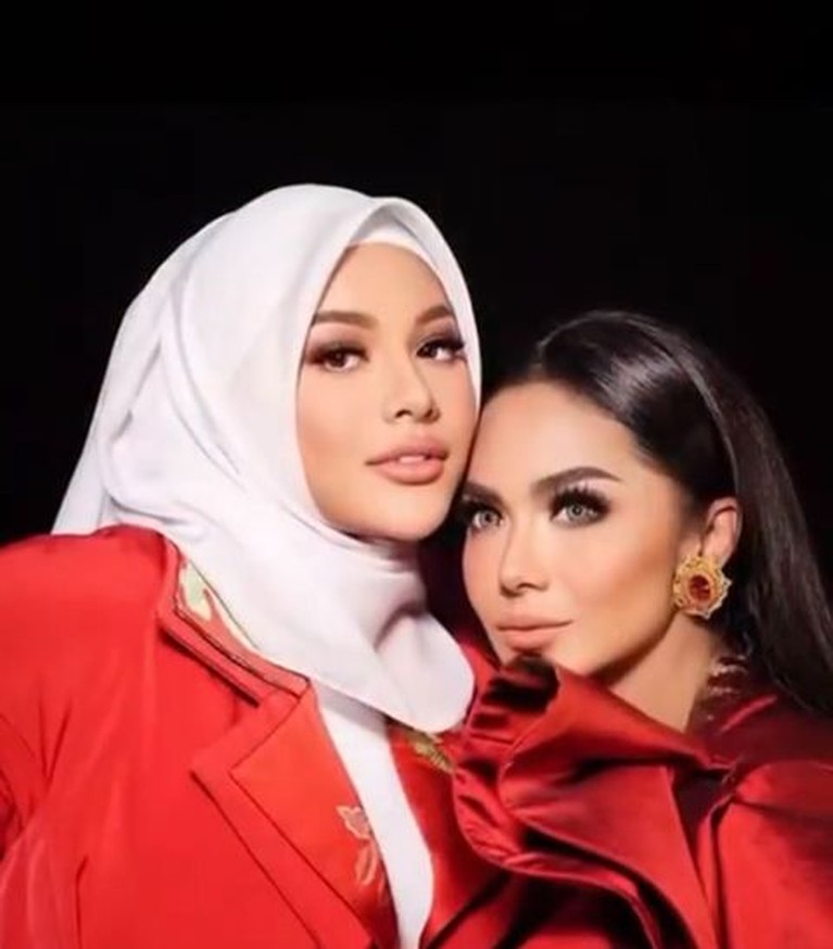 Krisdayanti dan putri sulungnya Aurel terlihat sering bertemu dan melakukan pemotretan akhir-akhir ini. Yuk kita intip!
