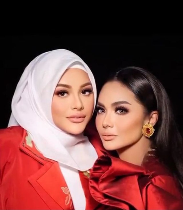 Krisdayanti dan putri sulungnya Aurel terlihat sering bertemu dan melakukan pemotretan akhir-akhir ini. Yuk kita intip!