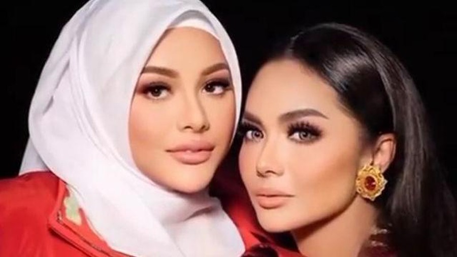 Krisdayanti dan putri sulungnya Aurel terlihat sering bertemu dan melakukan pemotretan akhir-akhir ini. Yuk kita intip!