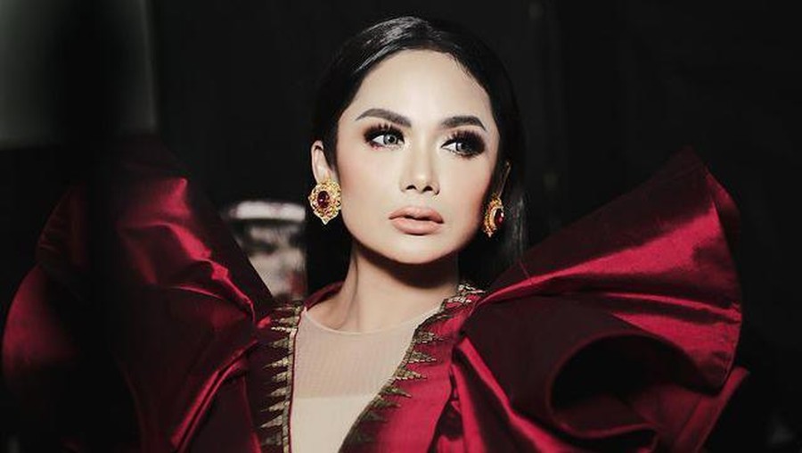 Krisdayanti dan putri sulungnya Aurel terlihat sering bertemu dan melakukan pemotretan akhir-akhir ini. Yuk kita intip!