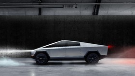 Elon Musk Bimbang, Produksi Truk Listrik Tesla Cybertruck Meleset Lagi
