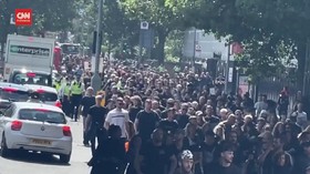 VIDEO: Demo Anti Vaksin di Bekas Kantor BBC di London Ricuh