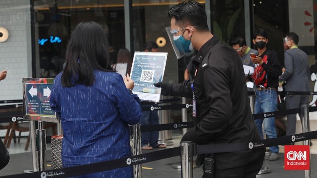 Pemerintah menyebut 1,01 juta orang check in masuk mal usai pemerintah mengizinkan pusat perbelanjaan yang sempat ditutup karena PPKM untuk buka lagi.