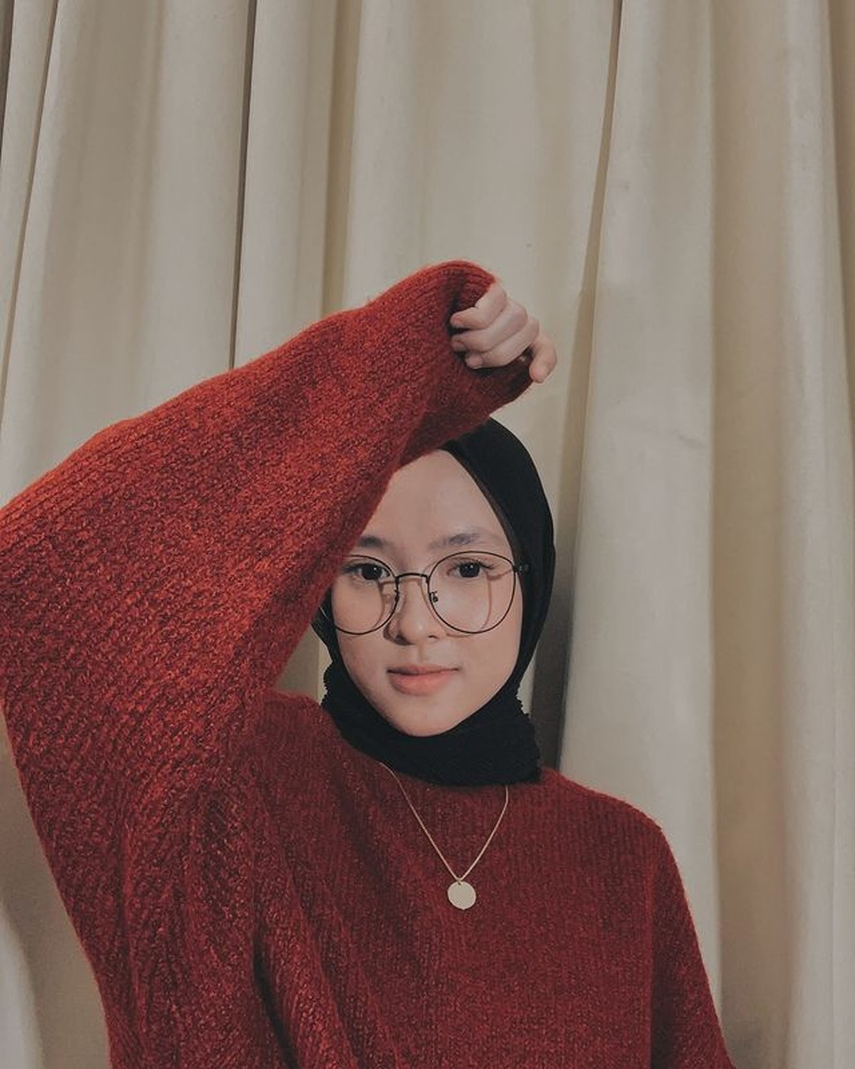 Nissa Sabyan mengunggah penampakan wajahnya yang tak biasa dan terlihat beda&period; Yuk kita lihat&excl;