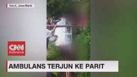 VIDEO: Ambulans Terjun ke Parit