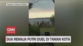 VIDEO: Dua Remaja Putri Duel di Taman Kota