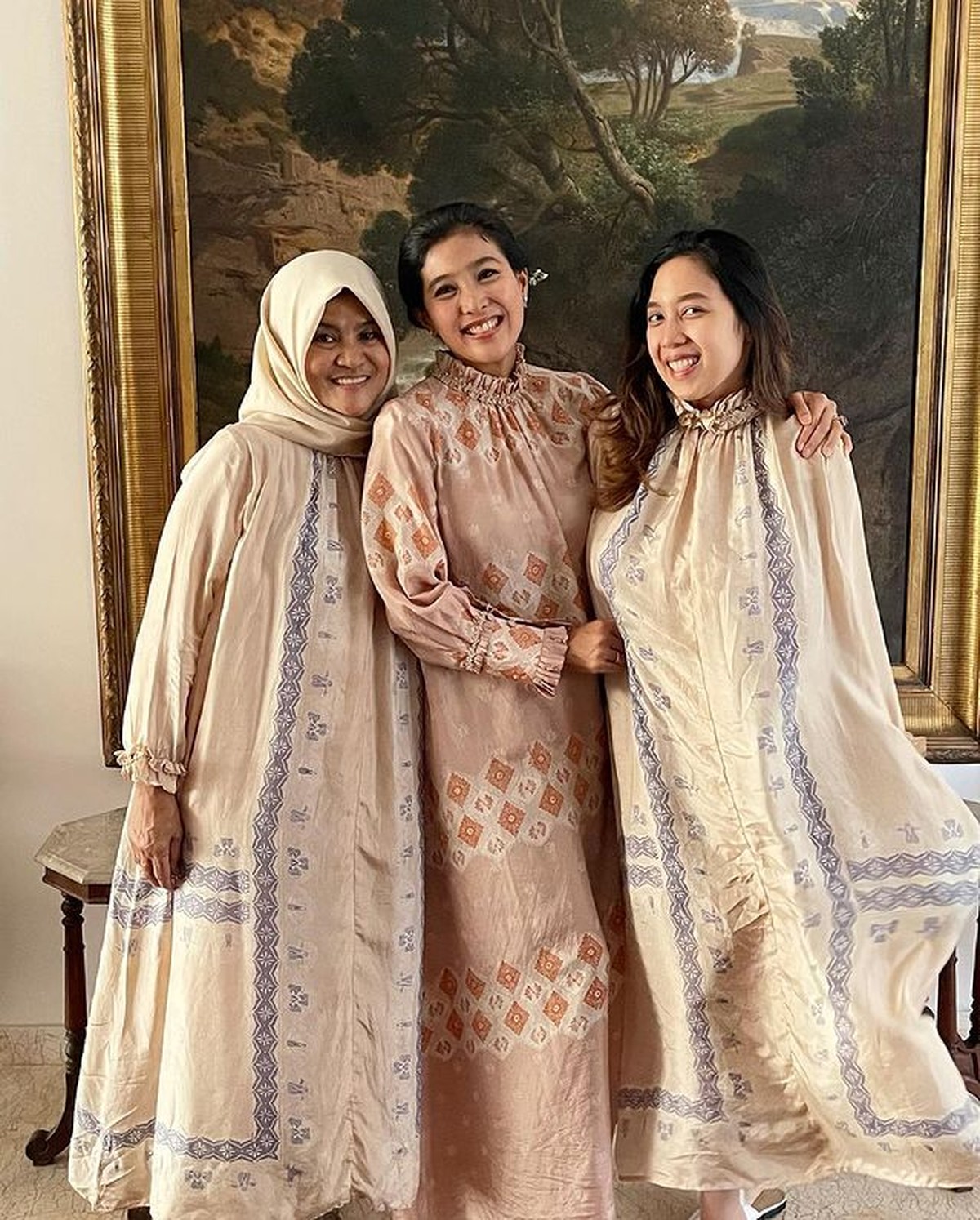 Olivia Zalianty membawa kabar mengejutkan sekaligus membahagiakan karena telah resmi menikah&period; Yuk intip potret terbarunya&excl;