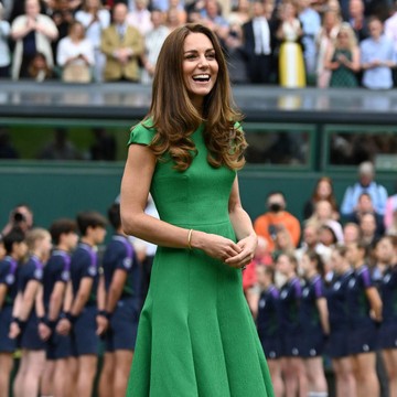 10 Gaya Elegan Kate Middleton Saat Mengenakan Busana Warna Cerah