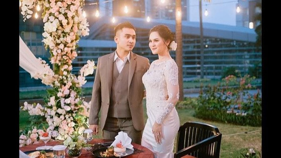 Keseruan Ngopi Lutfi Agizal, Youtuber yang Protes PPKM Sambil Foto Prewedding