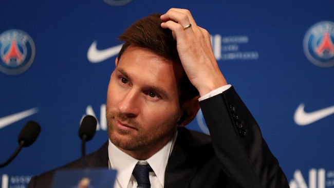 Lionel Messi mengaku tidak ada yang pernah memintanya untuk bermain secara gratis di Barcelona.