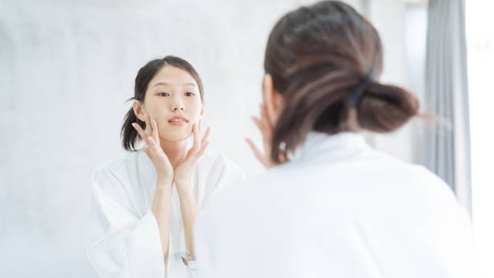 Rawat Kulit Sejak Usia Dini, 4 Produk Night Skincare Routine untuk Remaja Ini Harganya Nggak Sampai Rp20 Ribu Rawat Kulit Sejak Usia Dini, 4 Produk Night Skincare Routine untuk Remaja Ini Harganya Nggak Sampai Rp20 Ribu