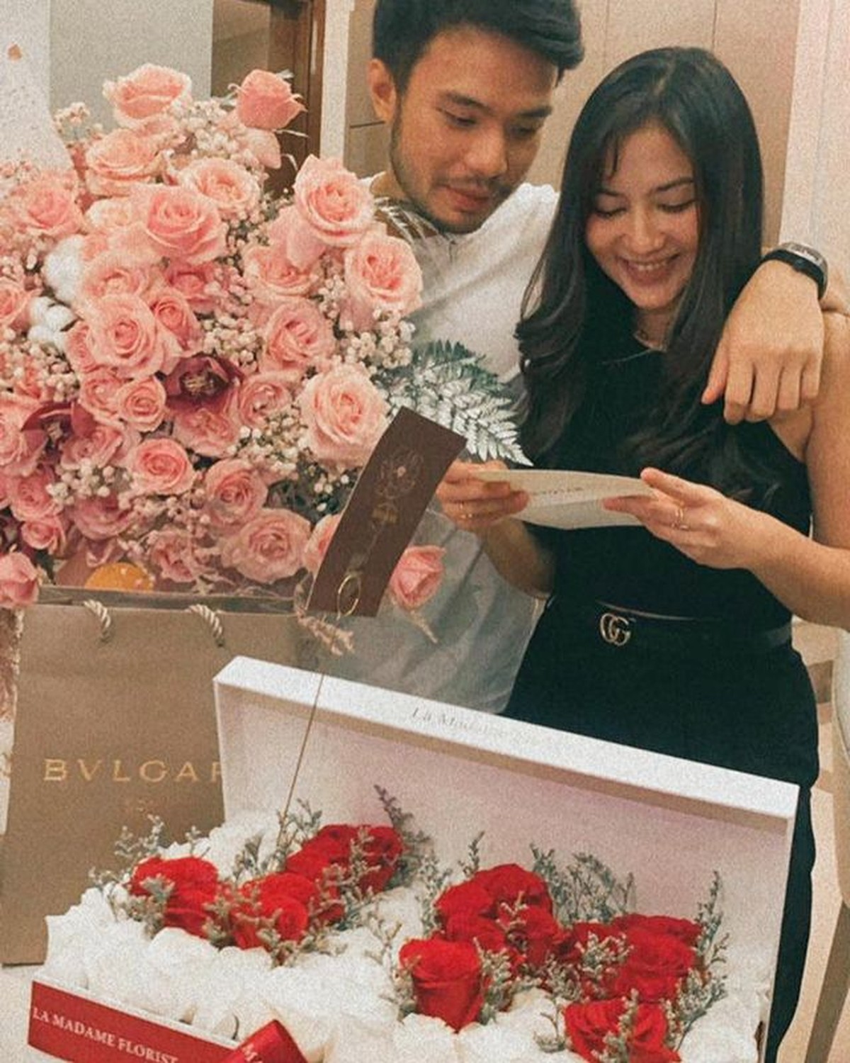 Jessica Mila sedang diliputi rasa bahagia karena baru saja merayakan ulang tahun yang ke 29 dengan pacar dan sahabatnya&period; Yuk intip&excl;