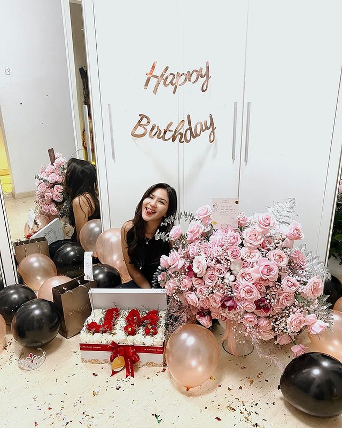 Jessica Mila sedang diliputi rasa bahagia karena baru saja merayakan ulang tahun yang ke 29 dengan pacar dan sahabatnya&period; Yuk intip&excl;