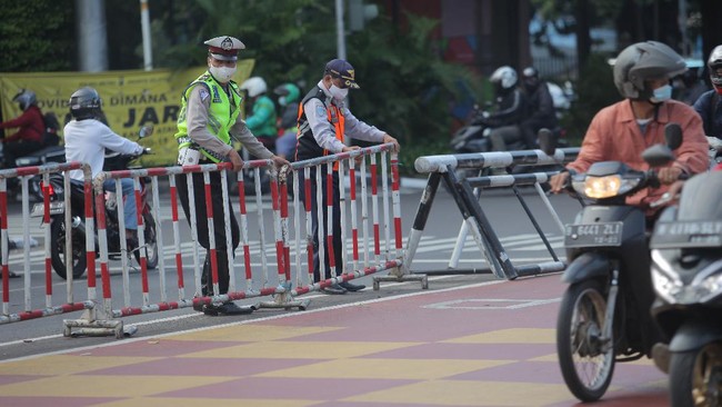 Daerah aglomerasi Yogyakarta dan Bali masih menerapkan PPKM Level 4 hingga 6 September 2021. Sementara Jabodetabek tetap pada PPKM Level 3.