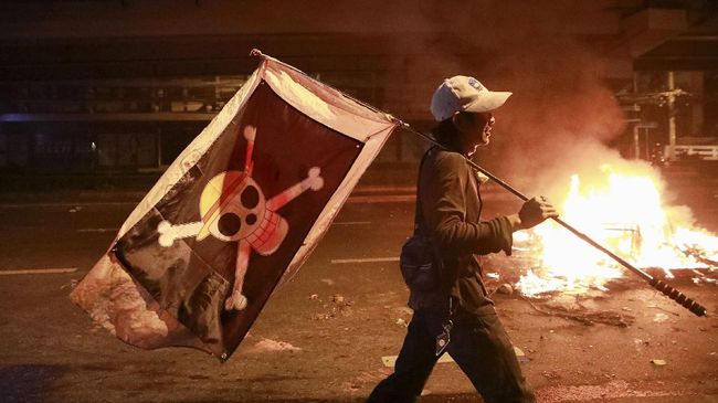 FOTO: Bentrokan Polisi dan Anti Pemerintah di Bangkok