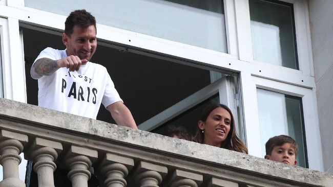 Lionel Messi menyambut antusias kontrak kerja bersama Paris Saint-Germain yang berdurasi dua tahun dengan opsi tambahan satu tahun.
