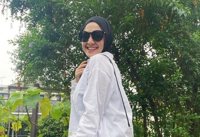 Terhitung sudah 13 tahun berkarir di dunia entertainment, Cut Syifa dikenal masyarakat Indonesia lewat akting apiknya dalam sinetron Tukang Bubur Naik Haji yang tayang perdana pada tahun 2012. (Foto: Instagram.com/cutsyifaa)