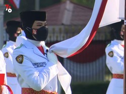 Jokowi Kukuhkan Paskibraka Nasional 2021