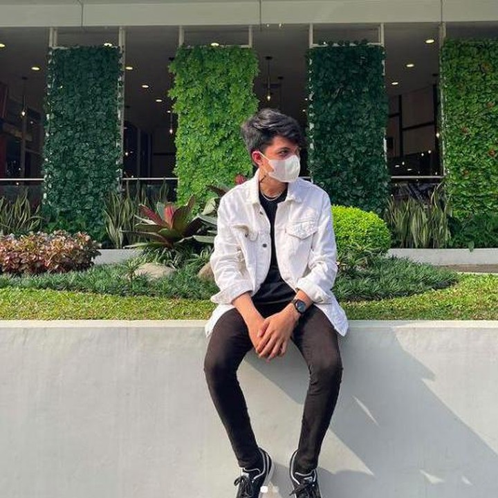 <p>Beranjak remaja, Adam Mayansyah semakin aktif membuat konten bersama ayahnya di YouTube. (Foto: Instagram @adammysh_)</p>