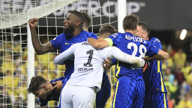 Kepa Arrizabalaga tampil sebagai pahlawan Chelsea dalam laga UEFA Super Cup 2021 melawan Villarreal di Stadion Windsor Park, Kamis (12/8).